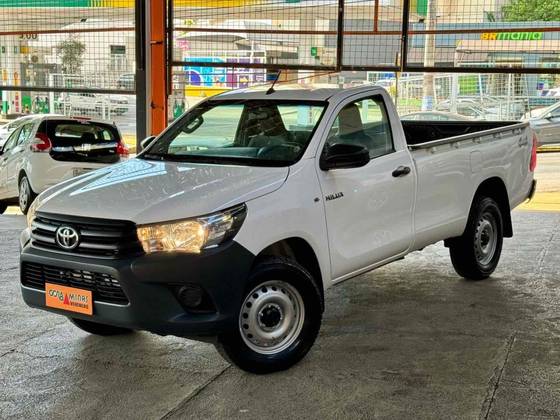 TOYOTA HILUX 2.8 D-4D TURBO DIESEL CS 4X4 MANUAL